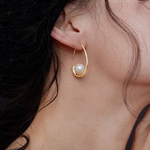 Trendy Gold Color Pearl Earrings Fashion Elegant Stud Earrings For Women Jewelry Wedding Party Gift