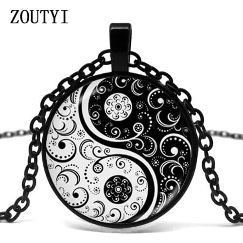 2018 hot sale Yin Yang necklace Tai Chi shape black and white glass dome photo pendant Chinese Taoism logo ancient gossip