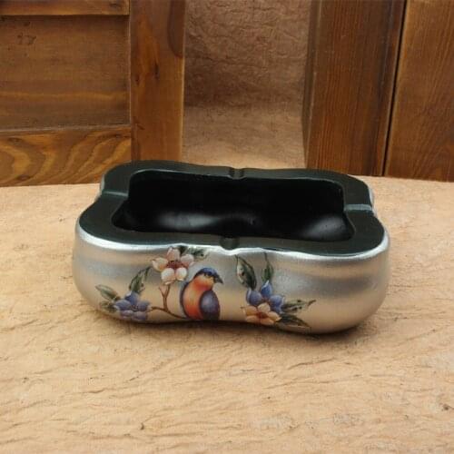 Selling hand-painted ceramic ashtray European creative personality ashtray wholesale gift crackle lacquer home accessories