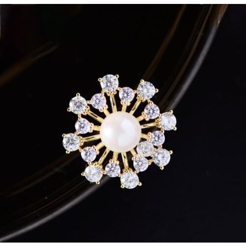 Cute Small Flower Brooches for Women AAA Zircon Pins Elegant Pearl Brooch 2021 Corsage Broche Female Jewelry Accessories Gift