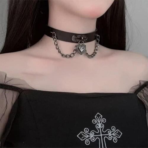 Adjustable Leather Choker Punk Collarbone Chain Necklace Sexy Costume Accessories with Heart Peach Lock for Women