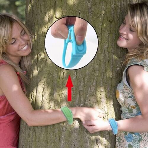 2020 New Hand Sanitzer Dispenser Wristband Wearable Hand Sanitizer Dispenser Dispensing Pumps Soap Dispenser Pumps Disinfecta