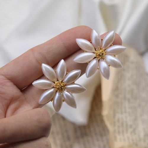 BLIJERY Korean Temperament Big Pearl Flower Stud Earrings For Women 2020 New Elegant Oorbellen Bijoux Fashion Jewelry Gift