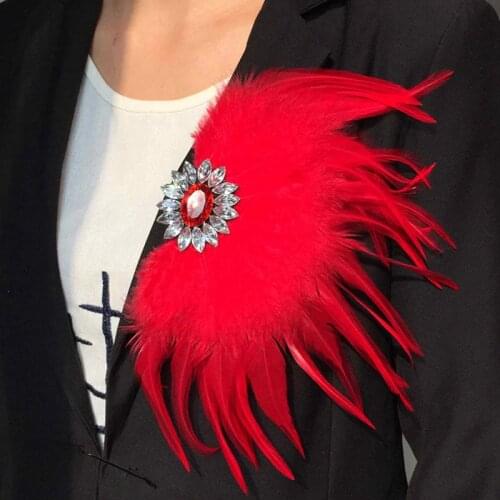 Halloween gift pin for man women suit banquet Brooch Jewelry luxury red feather crystal corsage wedding accessories supplier