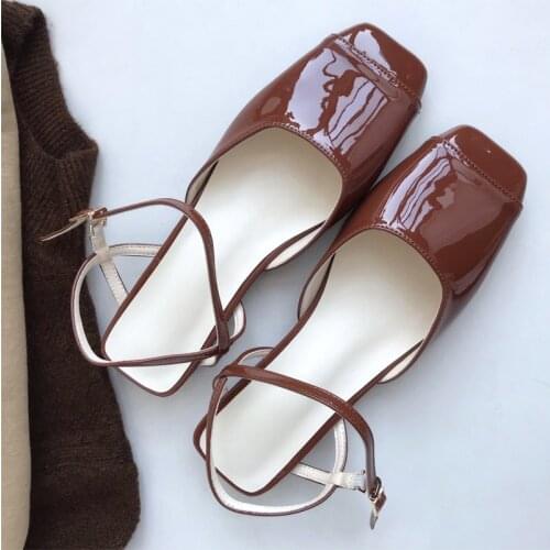 Womens Shoes 2021 Summer New Candy Color Flat Heel Closed Toe Ankle-Strap Buckle Patent Leather Low Heel Square Toe Sandals