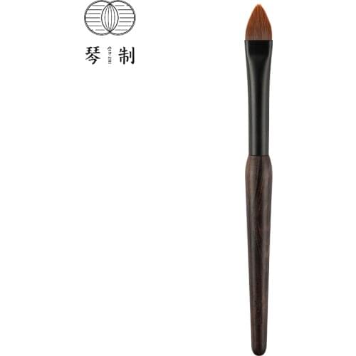 QINZHI Professional Handmade Make Up Brush Z303 Pointed Heart Shape Concealer Brush Resilient Synthetic Fiber Makeup Brushes