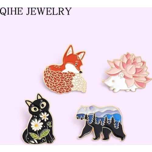 Novel Enamel Pin Fox Hedgehog Cat Bear Brooches for Women Men Animal Badge Backpack Lapel Pin Jewelry Gift 2021 Wholesale