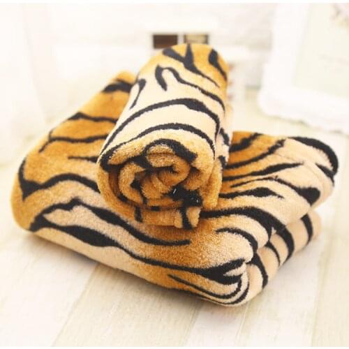 New Dog Blanket Fleece Warm Winter Use Tiger Leopard Color Soft Touch Dog Blanket Quilt Decoration Pets Products Supplier