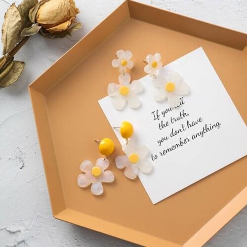 Korean Fashion Small Daisy Earrings Cute Flower Earrings Daily Wild Beautiful Female Jewelry Accessories Gift For Friends