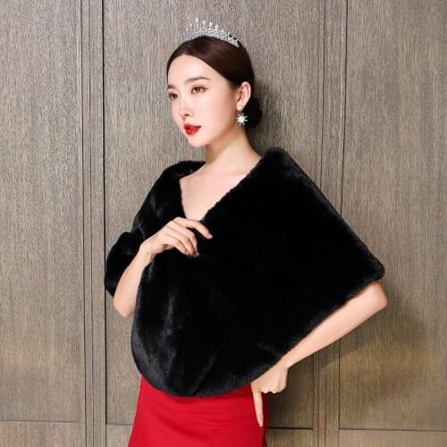 Wholesale Bolero Women Faux Fur Long Wrap Fashion Bridal Capes Winter Wedding Jacket Mariage In Stock Black Cheap Fur Bolero
