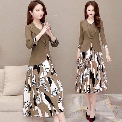 Autum Pleated High Waist Slim Women Two-piece Sets Korean Fashion Simple V-neck Button Printing Three-quarter Sleeve Ladies Suit