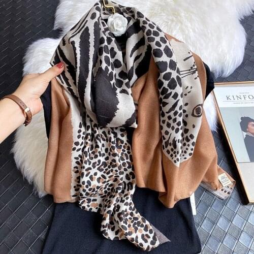 2020 New fashion leopard print scarf for women cotton warm winter scarf large female stole foulard femme beach scarves Sjaal