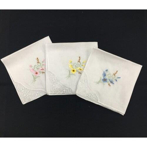 Pauqet of 12 Handkerchiefs in Soft Cotton for Floral Motifs