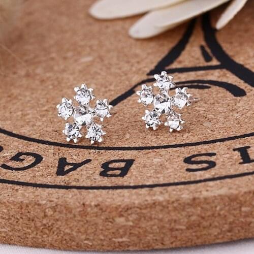 Crystal Snowflake Stud Earrings for Women Snow Flower Earring Fashion Jewelry Cute Brincos Bijoux Christmas Day Gift 2018