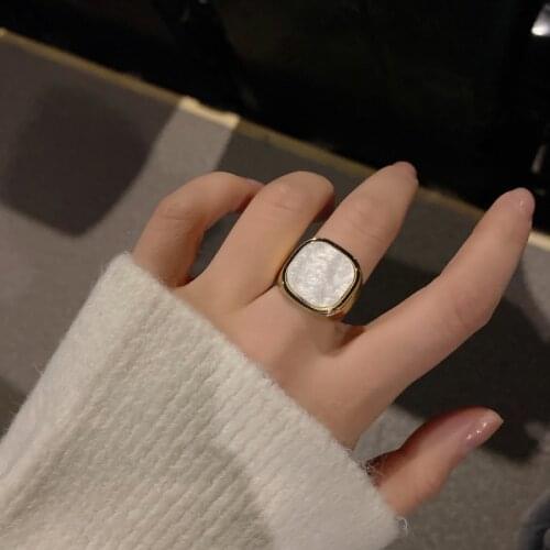 Bilandi Modern Jewelry Ring Popular Style Metal Shiny Golden Plating Square Round White Resin Women Finger Ring For Party Gift