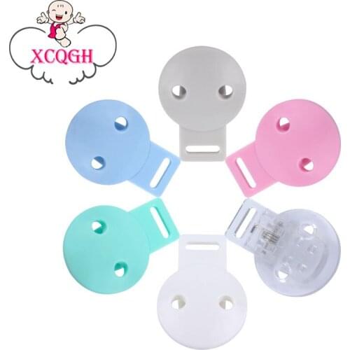 XCQGH 50PCS Plastic Round Nipple Holder for Infant White Grey Blue Baby Pacifiers Clip for DIY Accessories