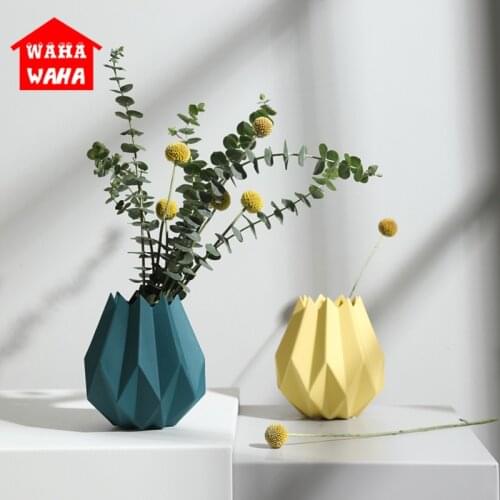 Modern Minimalist Ceramic Origami Vase Mini Vases Flower Pot Vase Desktop Table Vase for Wedding Decor Home Decor Accessories