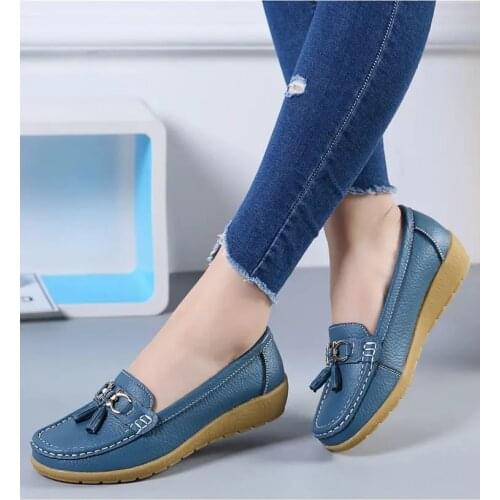 Womens Spring Autumn Casual Shoe Leather Shallow Mouth Cover Foot Flat Bottom Casual Shoes Large Mothers Shoes Bean Shoe 35-44