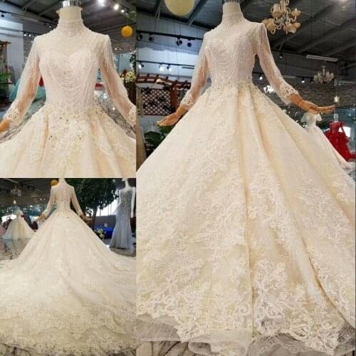 2020 Summer Spring New Vintage Off-the-shoulder High Neck Eppliqued With Crystal And Tassel Paerl Long Trail Wedding Dress