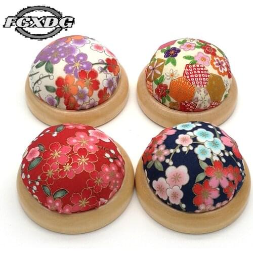 1pcs Random Pattern Wooden Bottom Sewing Pin Cushion Handmade DIY Sewing Supplies Pin Holder Pillow Embroidered Needle Cushion