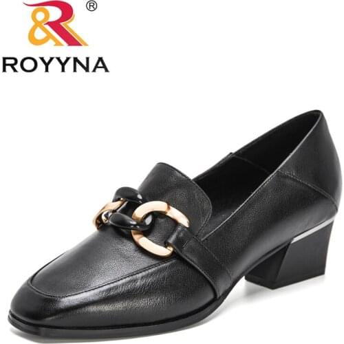 ROYYNA 2021 New Designers Genuine Leather Round Toe Lady Thick Heel Shoes Slip on Loafers Women Metal Chain Offce Shoes Feminimo
