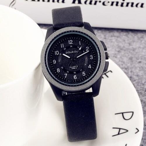 New Fashion Exquisite Small Black Women Dress Watches Retro Leather Female Clock Top Brand Womens Fashion Wristwatches Clock