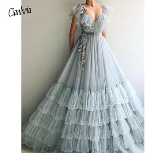 Gorgeous V-Neck Spaghetti Straps Dubai Evening Dress With Handmade Flowers Tiered Skirt Saudi Arabic Long Evening Party Dresses
