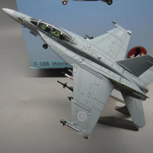 Diecast Metal F 18 Plane Model Toy 1/100 Scale CANADA Hornet F-18 F/A-18 Military bomber Model Toy Fighter Army Air Force