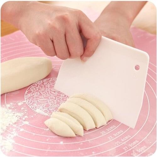 Durable Trapezoid Scraper Spatula Fondant Cake Dough Pizza Tool Kitchen Multifunction Slicer Blade Plastic Cake Tool