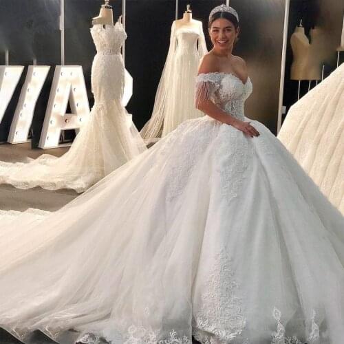 Luxury Ball Gown Wedding Dresses 2020 Vintage Off Shoulder Lace Applique Beaded Plus Size Bridal Gowns robes de mariée