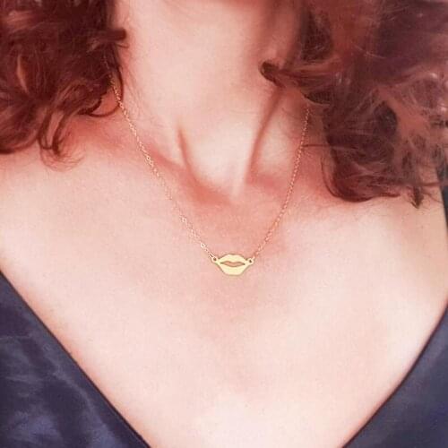 50pcs/lot Minimalism Tiny Lips Charm Necklace Kiss Pendant Necklace Couples Jewelry Stainless Steel Love Initial Choke Wholesale