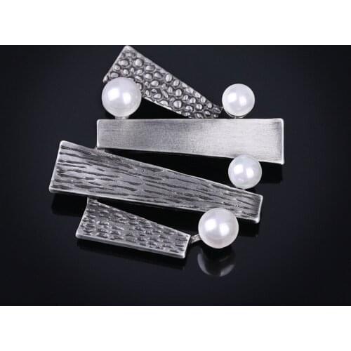 Vintage Women Brooch White Simulated Pearl Broche Metal Geometric Shape Brooch For Women Trendy Lapel Pins Scarf Accessories