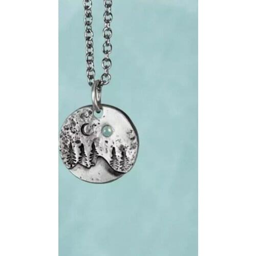 Imple retro ladies moon valley micro-inlaid round pendant necklace popular all-match elegant jewelry gift accessories