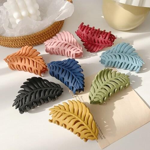Cute Candy Colors Leaf Shape Hair Claws Women Girls Sweet Hair Clips Ponytail Holder Hairpins Fashion Hair Accessories