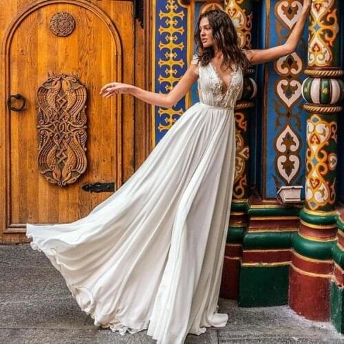 A-Line Sexy Deep V-Neck Lace Appliques Chiffon Wedding Dress Summer Beach Bridal Gowns 2021 Modern Backless Sweep Train