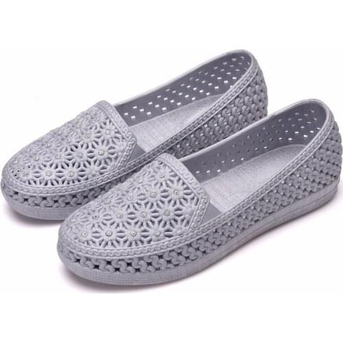 Womens Sandals Summer Hollow Baotou Sandals Womens Comfortable Breathable Hole Shoes Mothers Shoes Flat Sandals Women