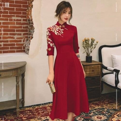 Chinese Lady Burgundy Cheongsam Embroidery Floral Mandarin Collar Qipao Vintage Button Half Sleeve A-Line Bride Wedding Dress