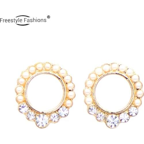 Fashion trendy round peal stud earrings for women