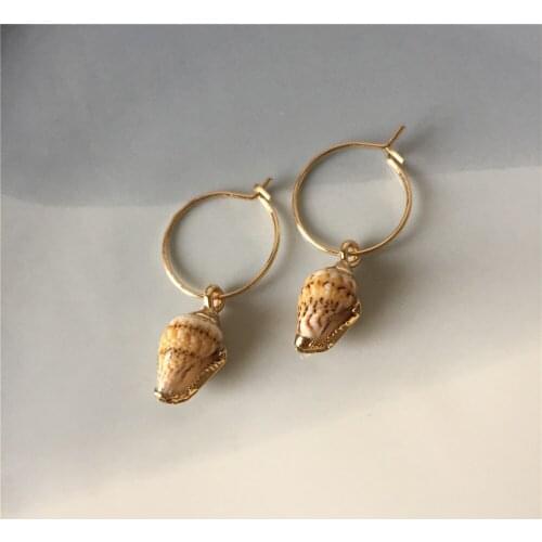 2020 Hot Summer Vacation Decoration Bohemia Gold Color Plating Thin Hoop Natural Small Shell Charm Hoop Earrings For Women Girl