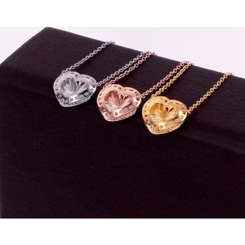 Fashion new three-dimensional arc heart pendant necklace, womens jewelry necklace, gifts for women, wholesale