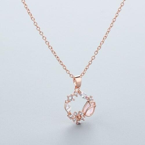 Sweet Cute Crystal Flower Pendant Necklace for Women Simple Garland Necklace Jewelry Gifts