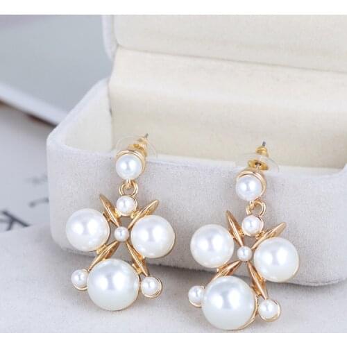 Large and small white pearls, simple and elegant fashion all-match metal earrings