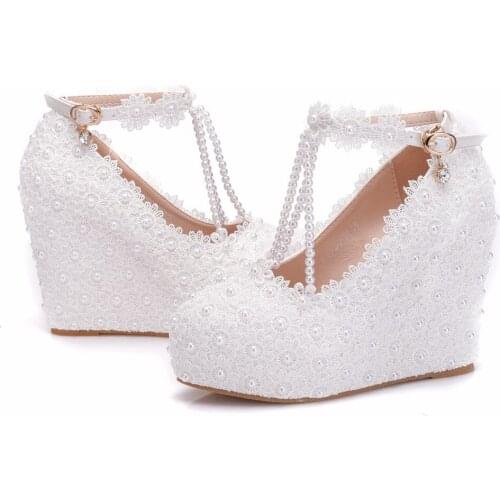 Crystal Queen New Fashion Woman Wedding Shoes Pumps Sweet White Flower Lace Pearl Platform Shoes Bride Dress High Heels
