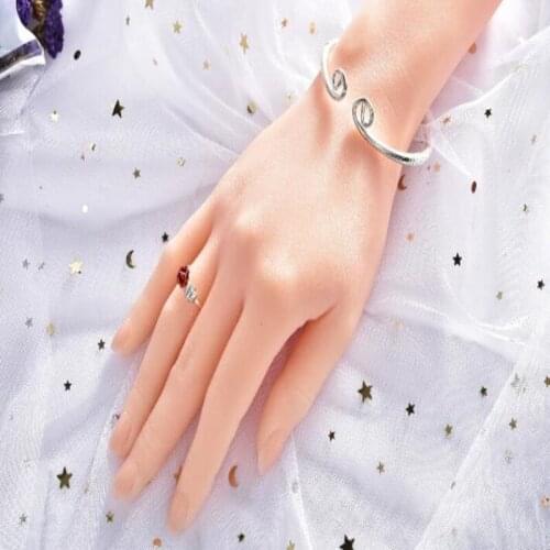 1 Pair High Quality 26Cm Real Female Hand Mannequin Body Bone Nail Manicure Props Jewelry Model Art Halloween Man Finger D118