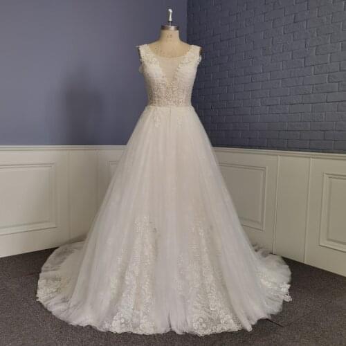 Real Picture Exquisite Garden Wedding Dress Sleeveless Applique Sequins Lace Lady Bridal Gowns