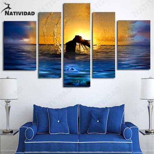 No Frame Girl Out of The Setting Sun Looking Up and Sprinkling Water Picture Canvas Painter Bedroom Living Room Decoration Poste