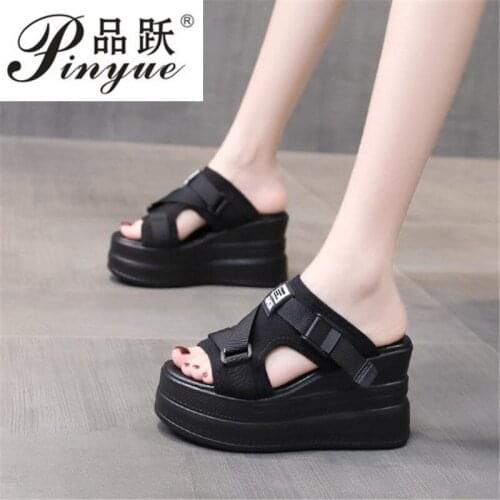 Summer slippers Girls with light indoor home thick bottom skidproof outer wear lightweight sandals and slippers in autumn