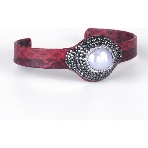 Dankaishi Bohemian Style Pattern Leather Cuff Bangle Shell Fashion Jewelry Fresh Water Pearl Charm with Rhinestone Women Gift