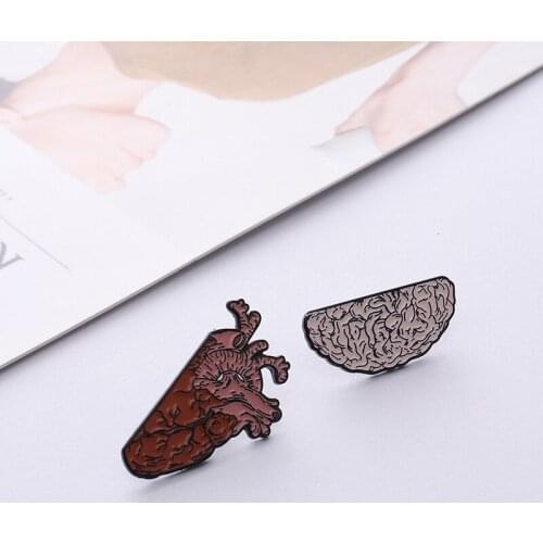 Body organ medical Enamel brooch Half heart and half brain spliced into a heart shape a pair of personalized creative badges