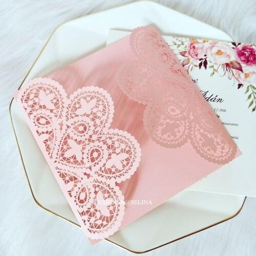50pcs/lot Pink Lace Wedding Cards With Personalized Printing Floral Baptism Party Invitation DIY Hollow Quinceanera Invites